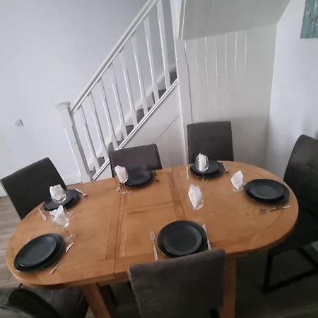 Eyre Square Lane Budget Rooms กัลเวย์ ภายนอก รูปภาพ