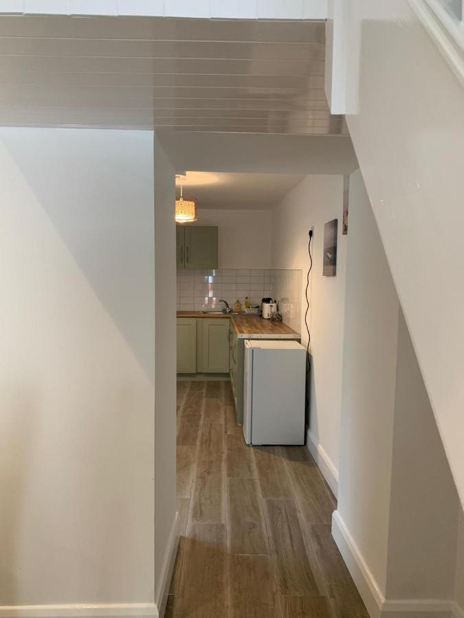 Eyre Square Lane Budget Rooms กัลเวย์ ภายนอก รูปภาพ