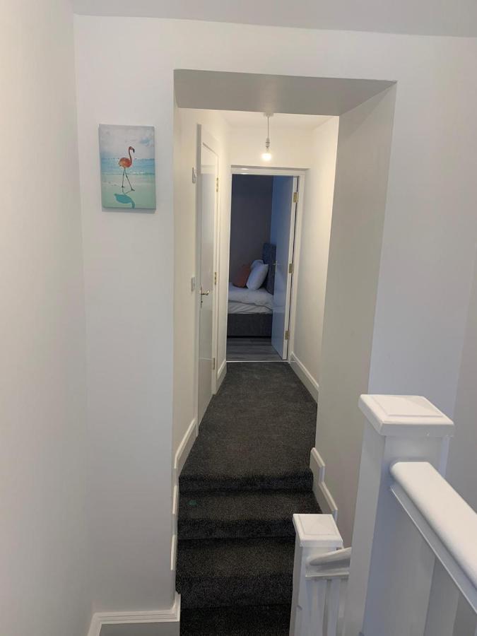 Eyre Square Lane Budget Rooms กัลเวย์ ภายนอก รูปภาพ