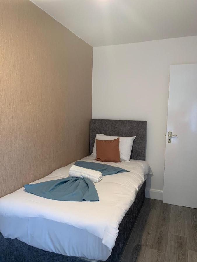 Eyre Square Lane Budget Rooms กัลเวย์ ภายนอก รูปภาพ