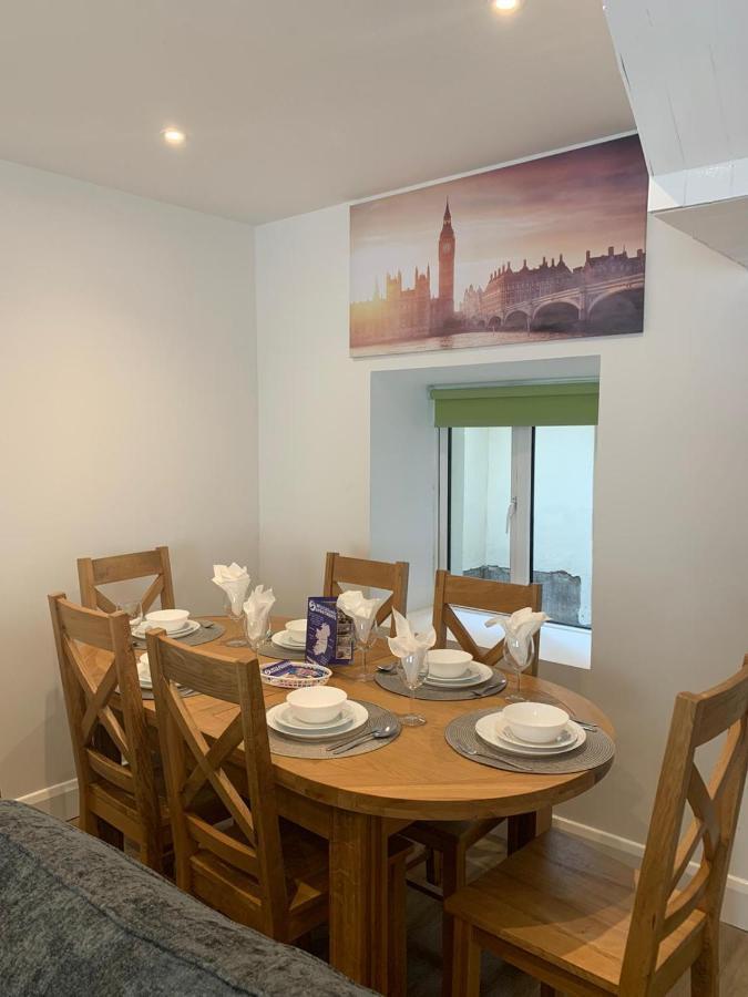 Eyre Square Lane Budget Rooms กัลเวย์ ภายนอก รูปภาพ