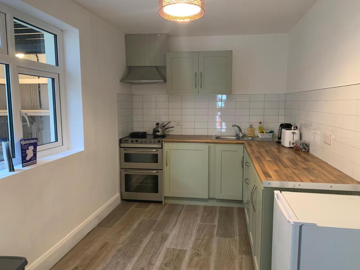 Eyre Square Lane Budget Rooms กัลเวย์ ภายนอก รูปภาพ
