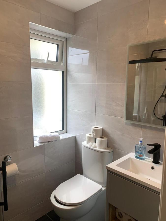 Eyre Square Lane Budget Rooms กัลเวย์ ภายนอก รูปภาพ
