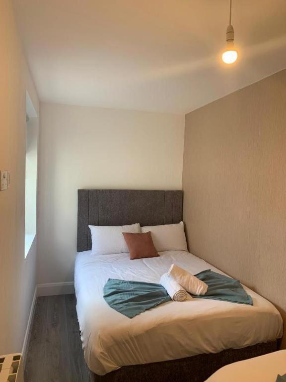 Eyre Square Lane Budget Rooms กัลเวย์ ภายนอก รูปภาพ