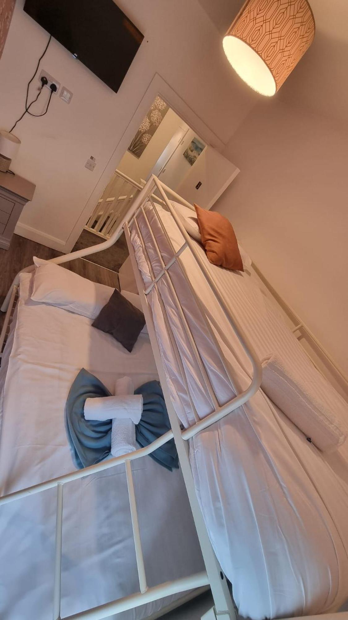Eyre Square Lane Budget Rooms กัลเวย์ ภายนอก รูปภาพ
