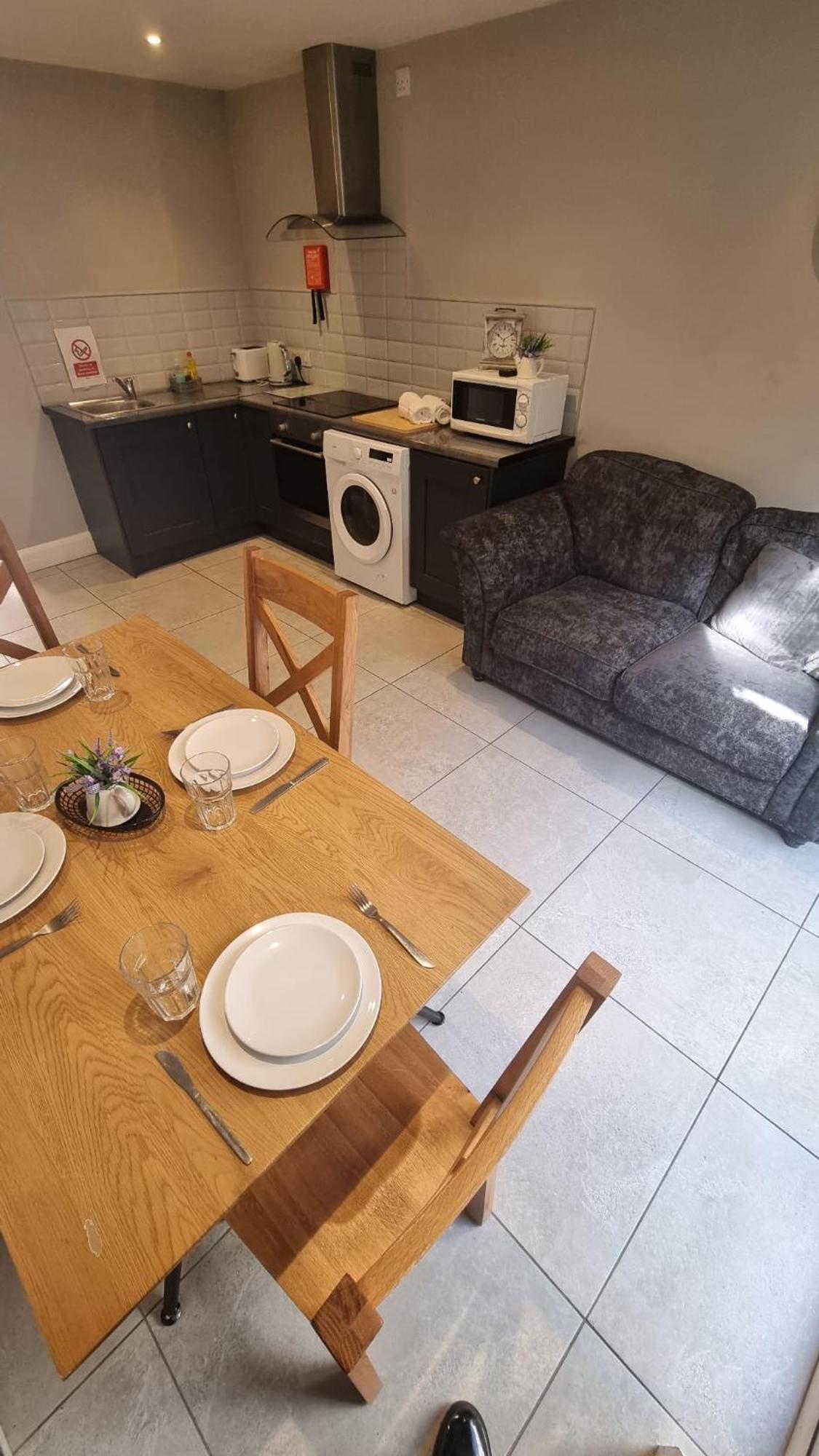 Eyre Square Lane Budget Rooms กัลเวย์ ภายนอก รูปภาพ