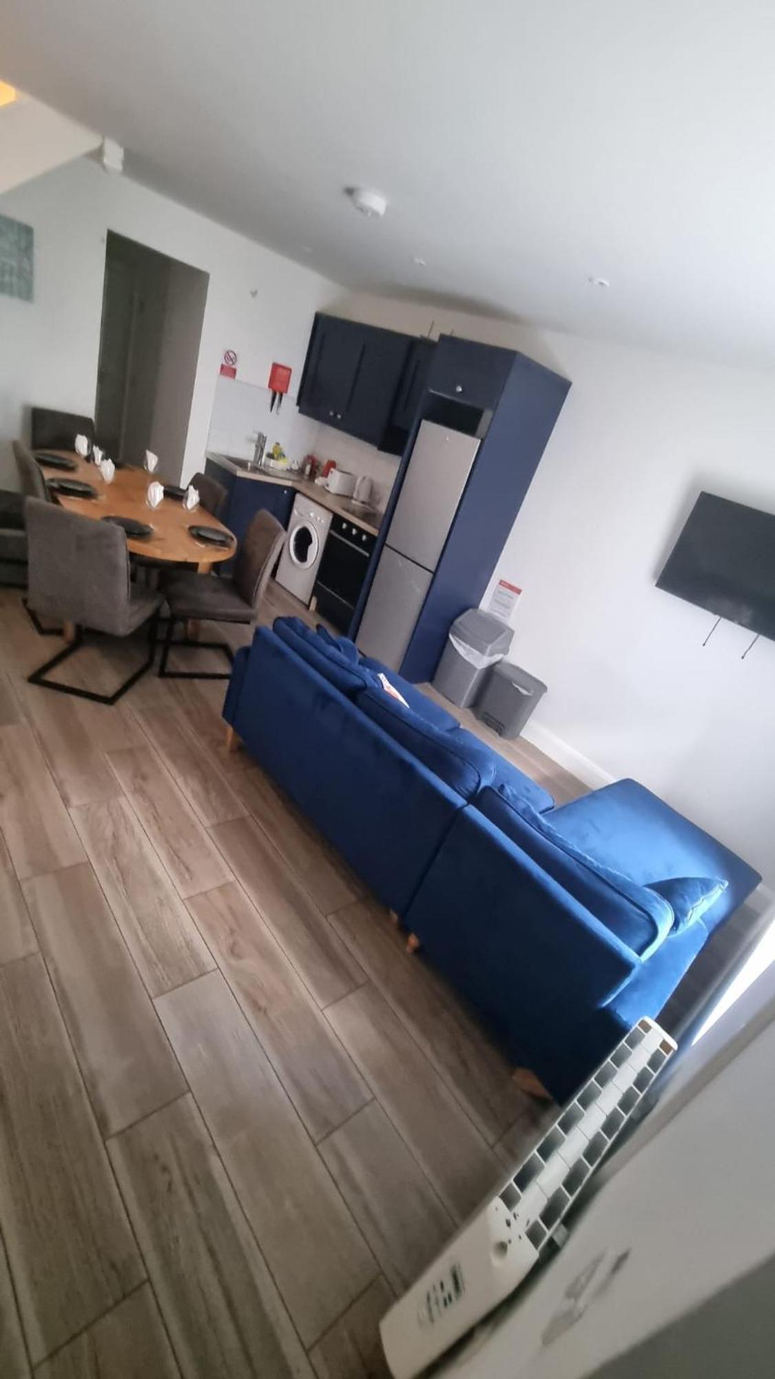 Eyre Square Lane Budget Rooms กัลเวย์ ภายนอก รูปภาพ
