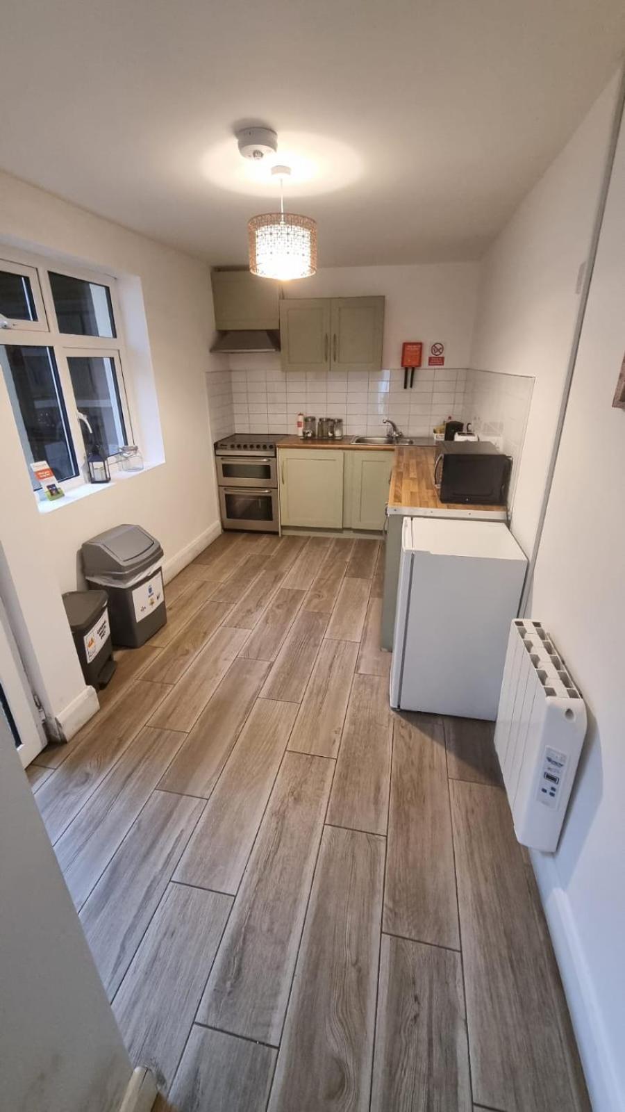 Eyre Square Lane Budget Rooms กัลเวย์ ภายนอก รูปภาพ