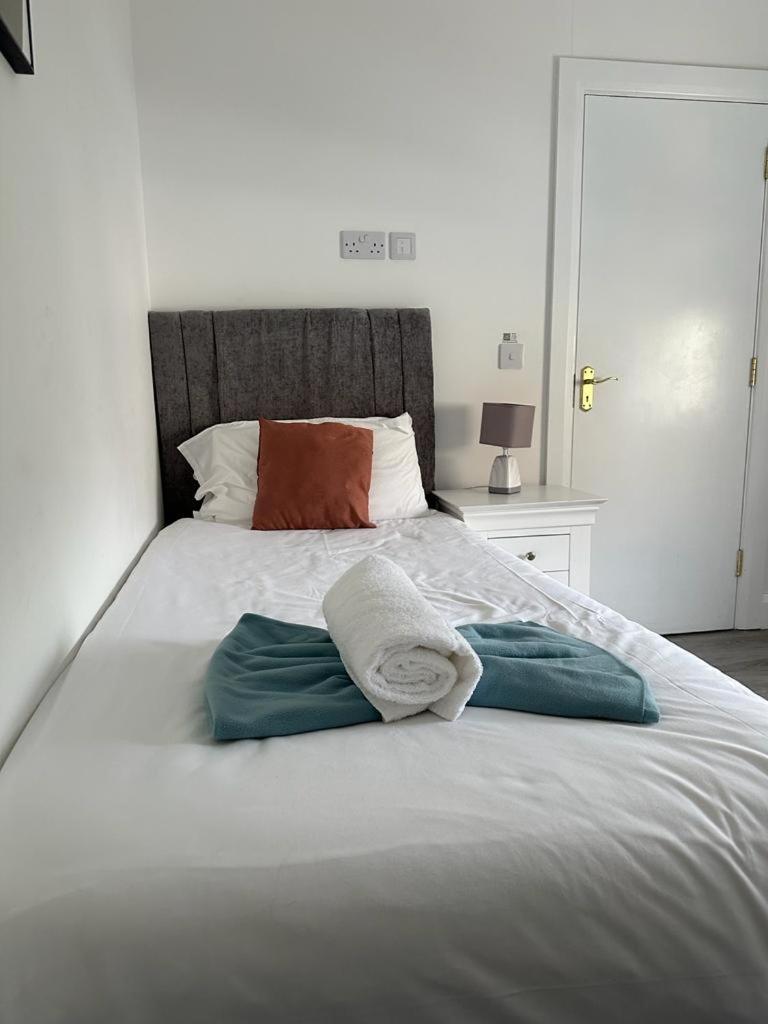 Eyre Square Lane Budget Rooms กัลเวย์ ภายนอก รูปภาพ
