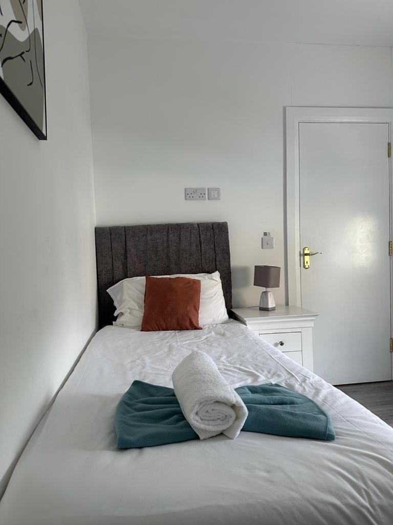 Eyre Square Lane Budget Rooms กัลเวย์ ภายนอก รูปภาพ